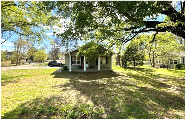 Home in Bolivar County at 637 North Bayou Avenue in Cleveland, MS