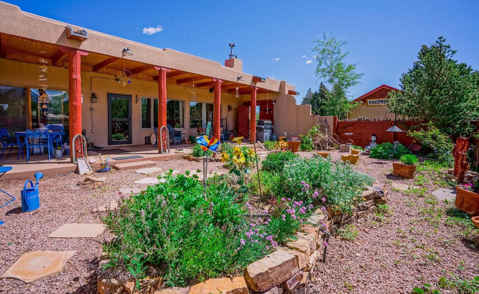  Southwest Home offers Country Living