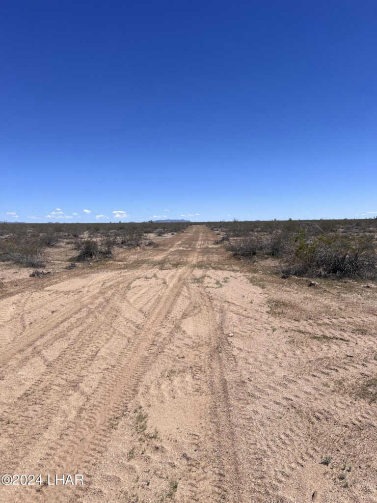 790  S Lone Ranger Rd Yucca AZ 86438