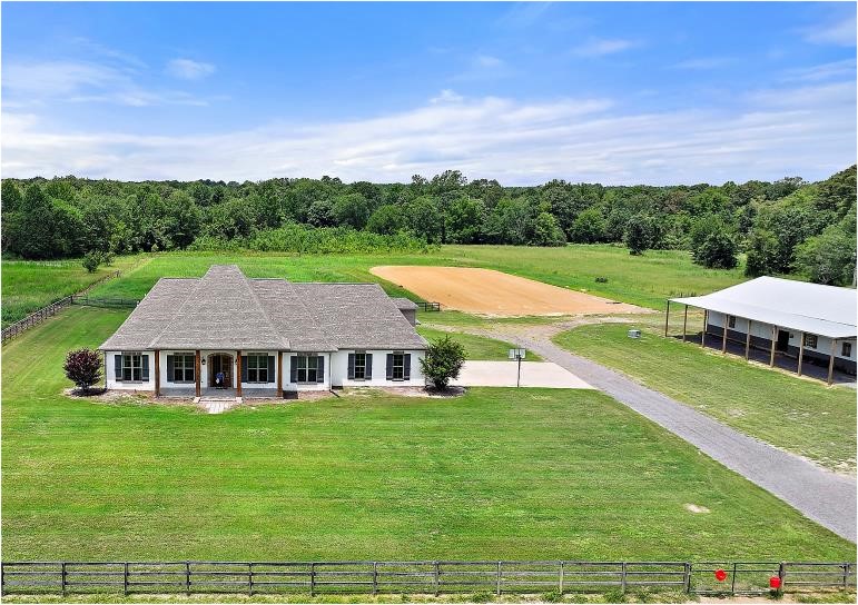 13 Acres with a Home in Rankin County at 719 Leesburg Road in Pelahatchie, MS 