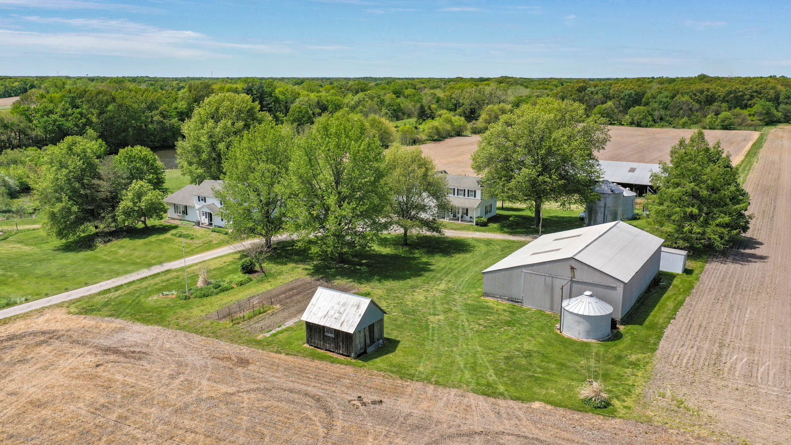 40+/ acres, 2 homes, ponds, and more!