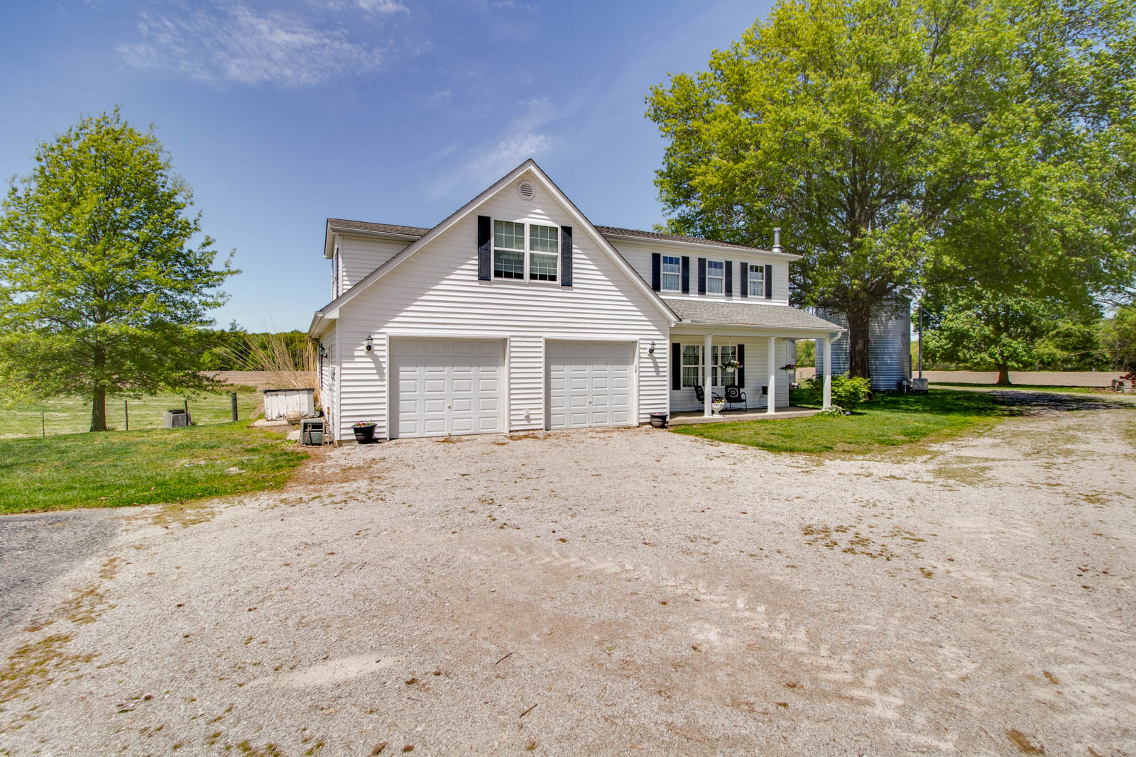 40+/ acres, 2 homes, ponds, and more!