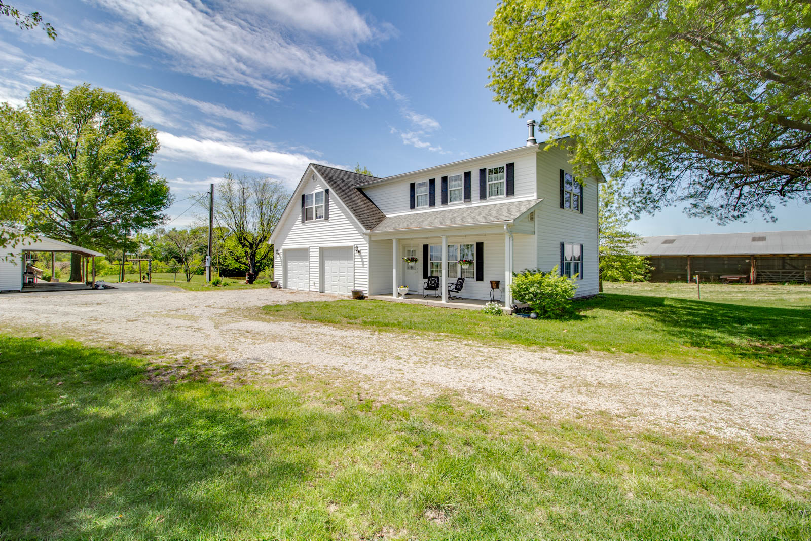 40+/ acres, 2 homes, ponds, and more!