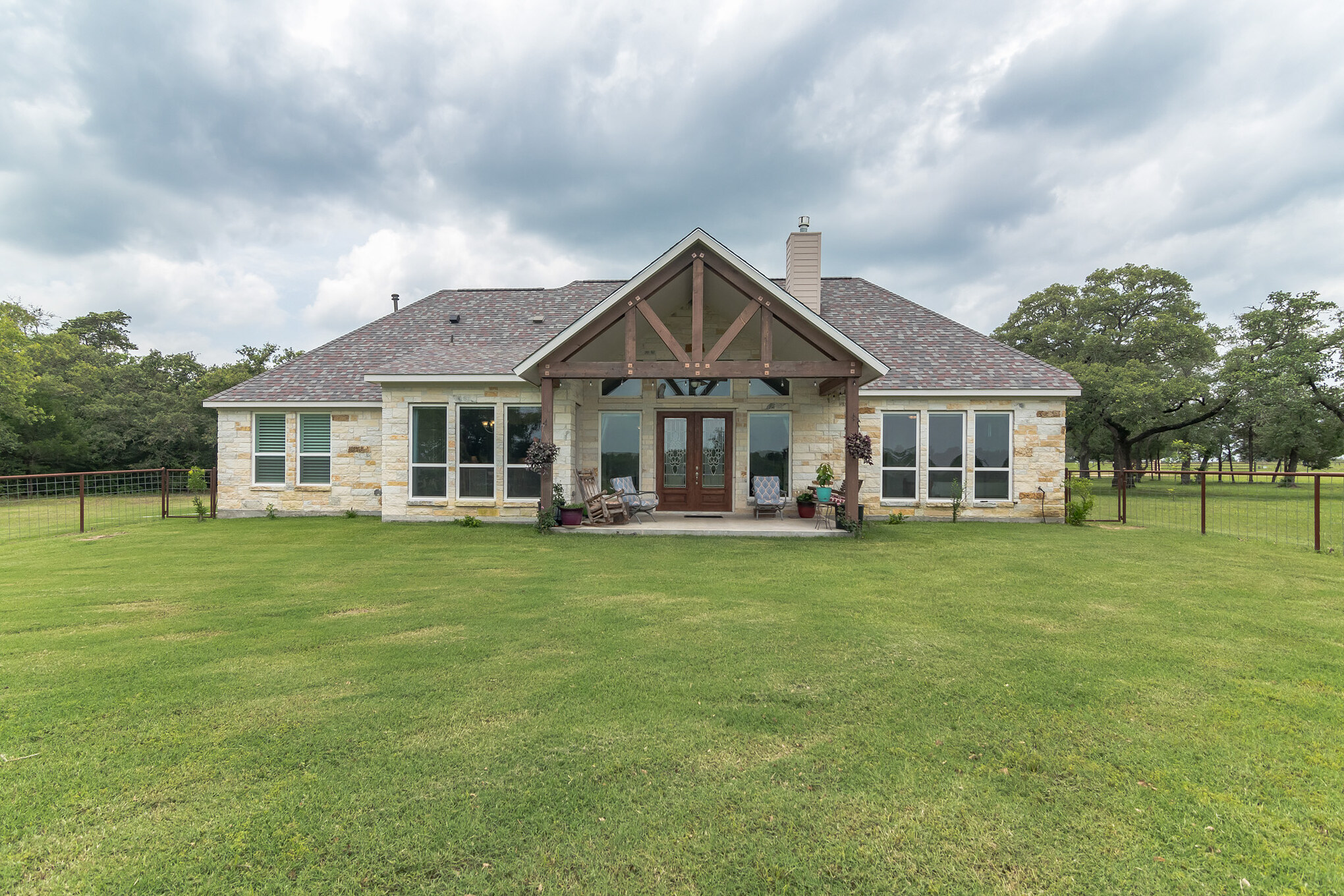 2 Homes on 59 +/ Acres 6264 Three Mile Rd, Flatonia, TX