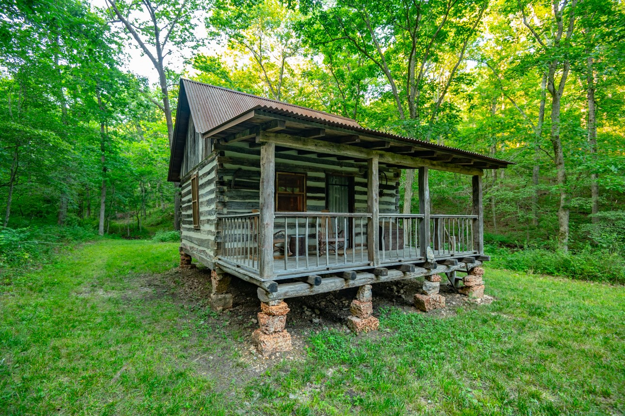 Benton County, MO Farm & Ranch with Log Homes For Sale